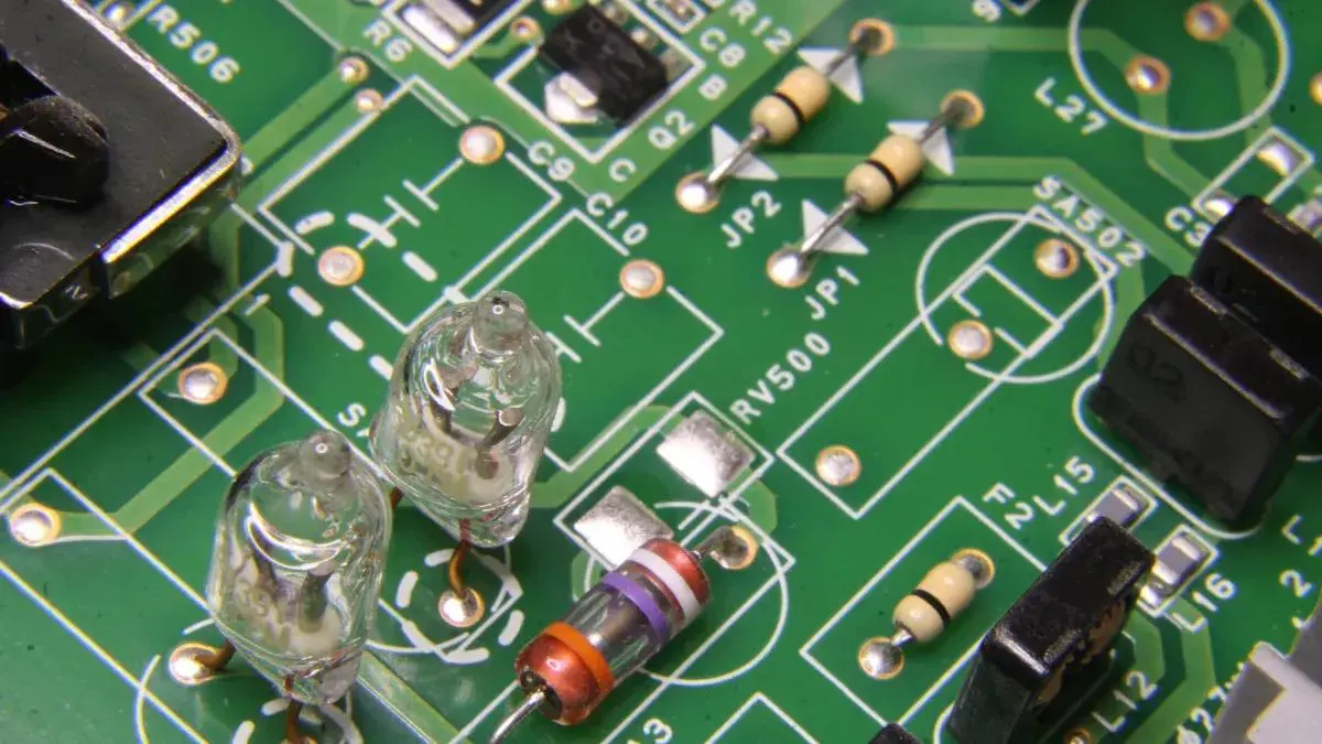 Como ler c&oacute;digos de marca&ccedil;&atilde;o de indutores SMD com rapidez e precis&atilde;o